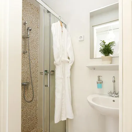 Otel Anixis 2*